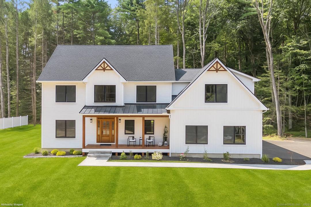 Luxury living in the Farmington Valley !