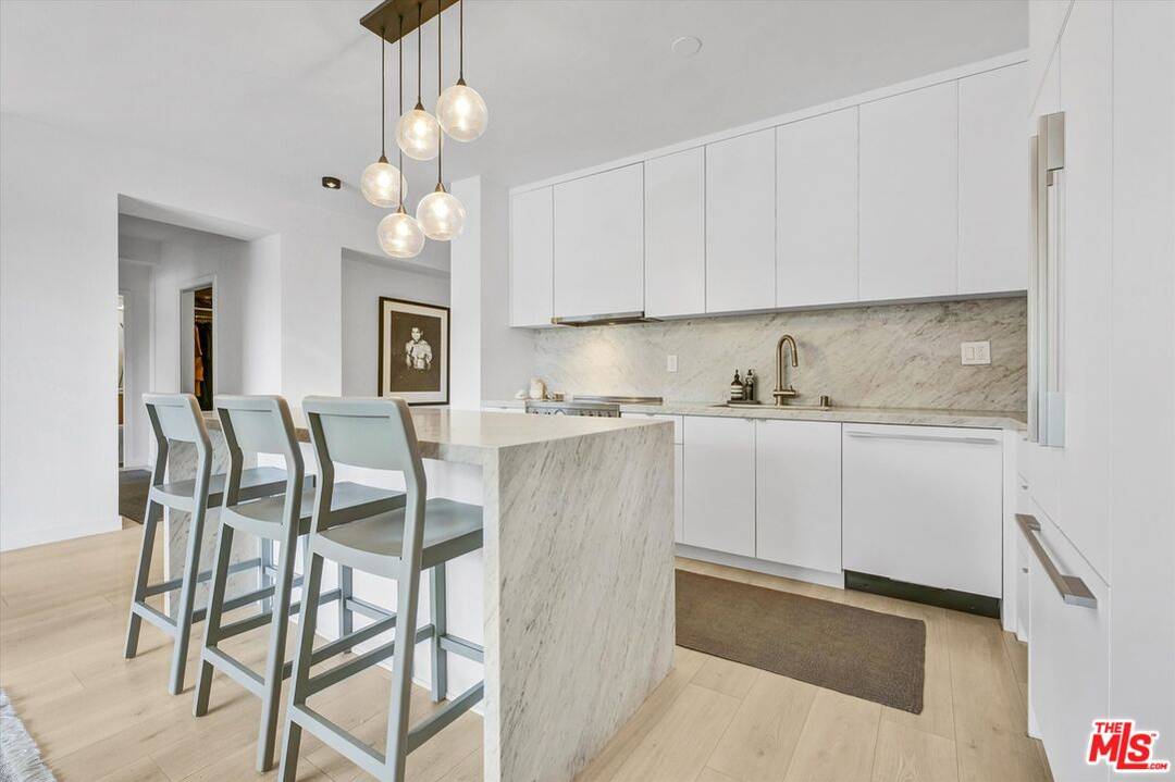 999 N Doheny Dr 1BR Sunset Strip La