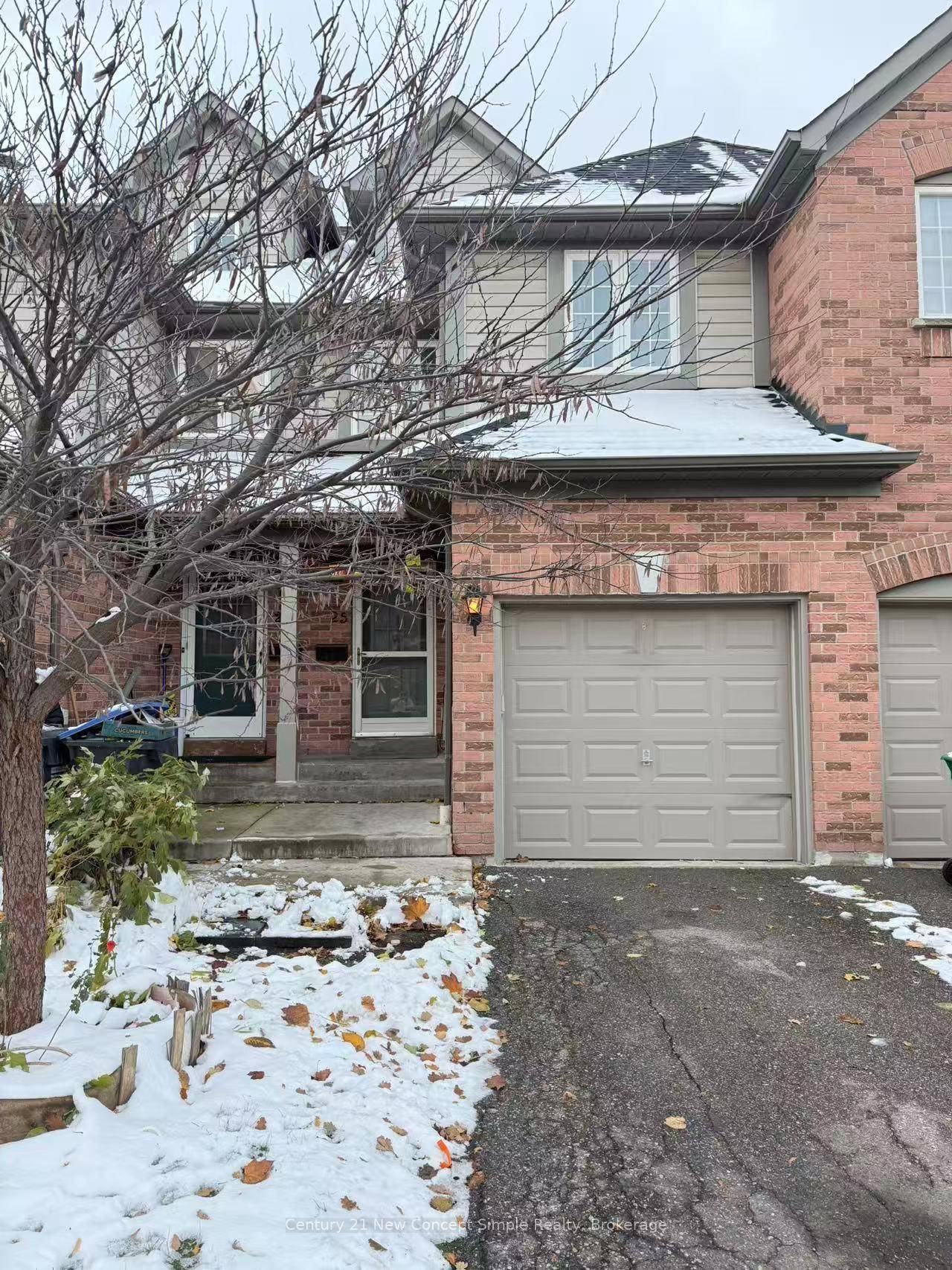 A stylish and well maintained townhome ideally located in the vibrant Hurontario community of Mississauga.