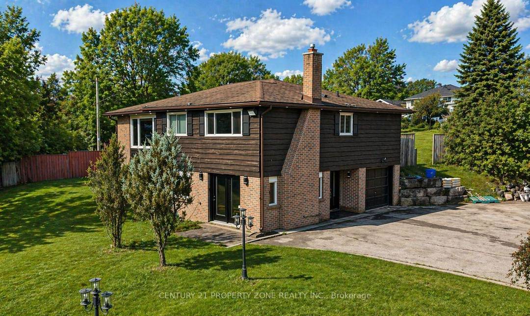 Fully renovated raised bungalow on a premium 0.