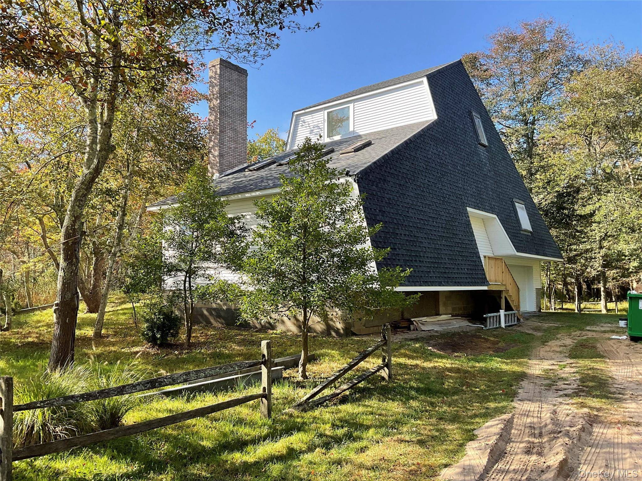 New Contemporary spectacular modern home that you might not find anywhere other than here.