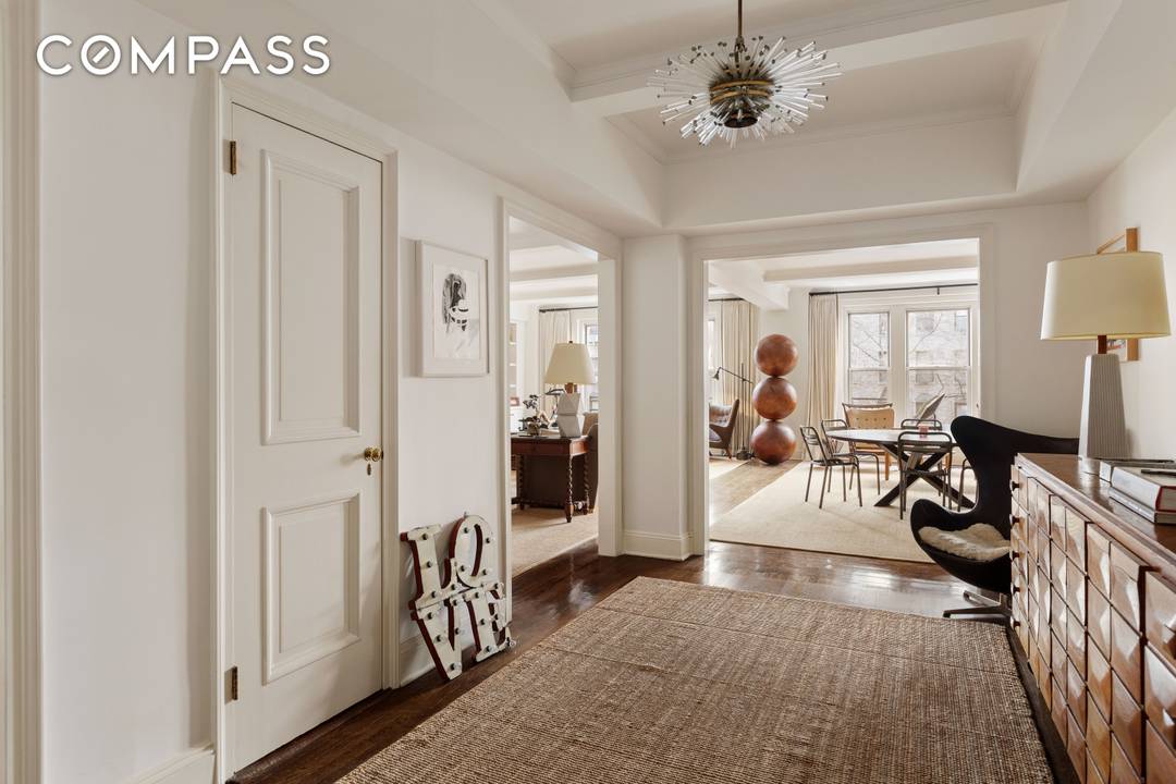 Perfectly situated on the Upper East Side, Residence 4C at 320 East 72nd Street is a beautifully conceived four bedroom, three and a half bath home that seamlessly blends modern ...