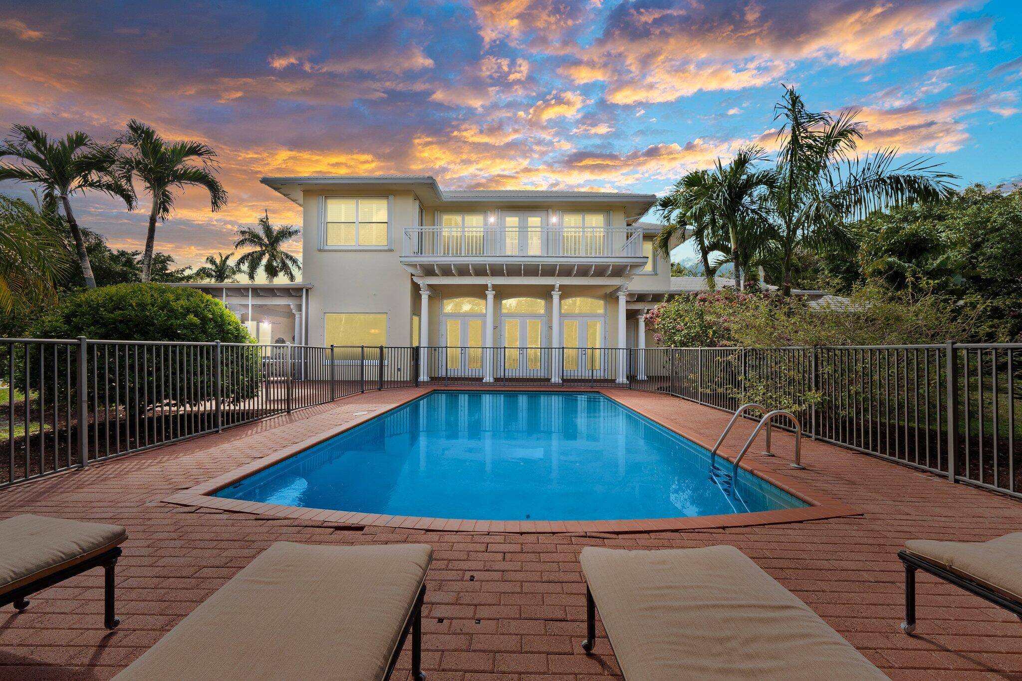 Southern Charm in Palm Cove Golf Yacht Club !