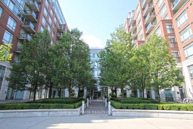 Experience elevated city living at Toronto's waterfront in this bright and beautifully maintained 1 1 bedroom suite at 500 Queens Quay W.