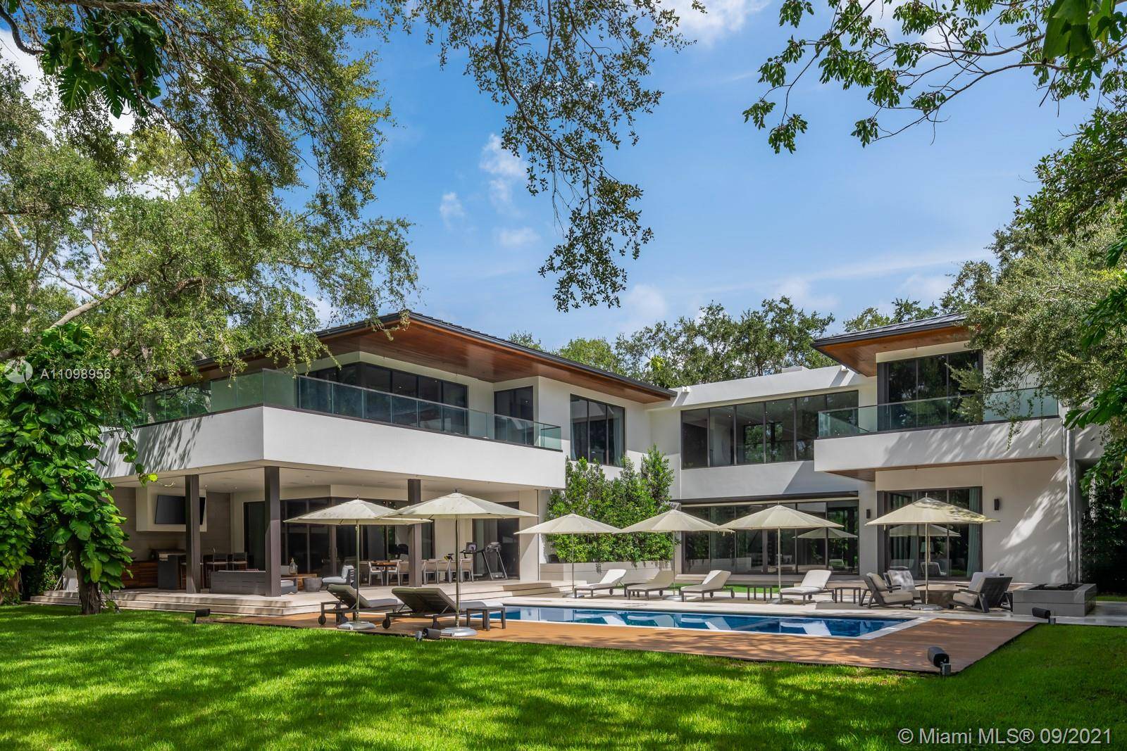 TURN KEY residence located in the desirable and gated community of Hammock Lakes.