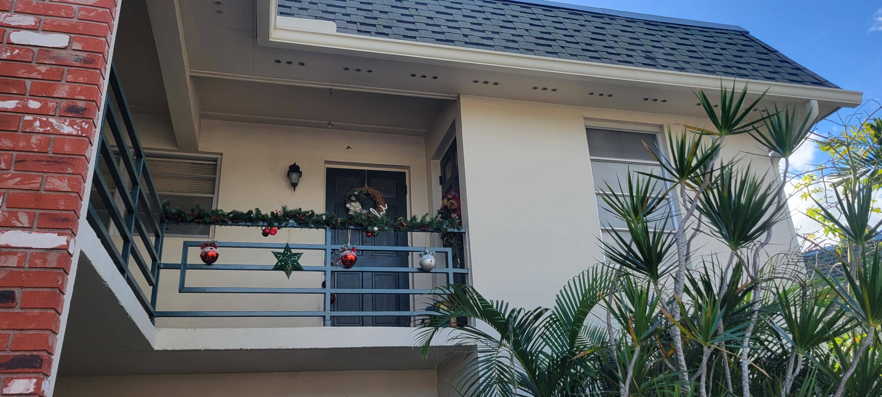 Well kept and updated END UNIT condominium located near everything the Stuart area has to offer.