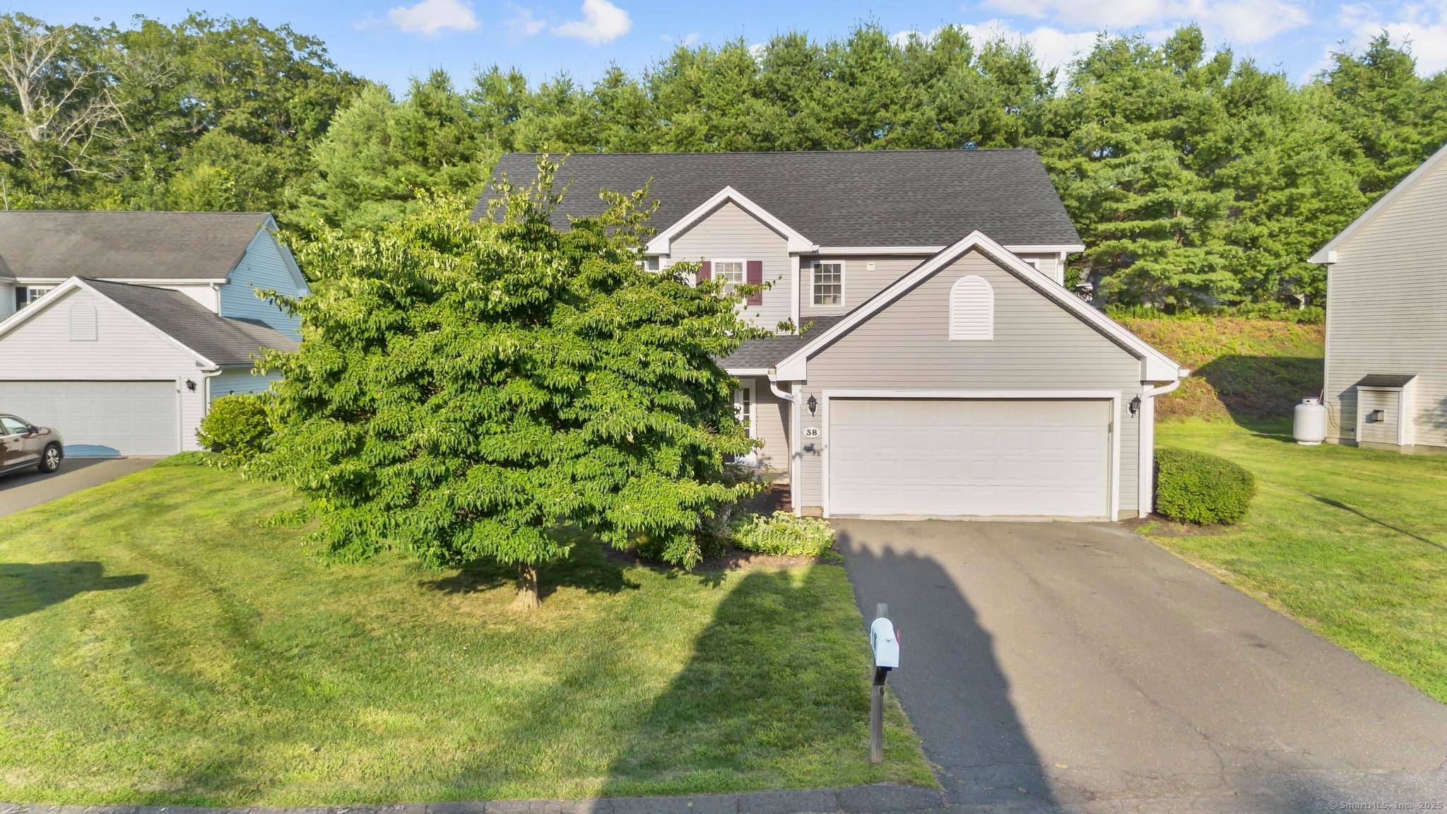 Welcome to 45 Pocono Ln Unit 38 a stunning free standing home in the desirable White Oak Estates community !