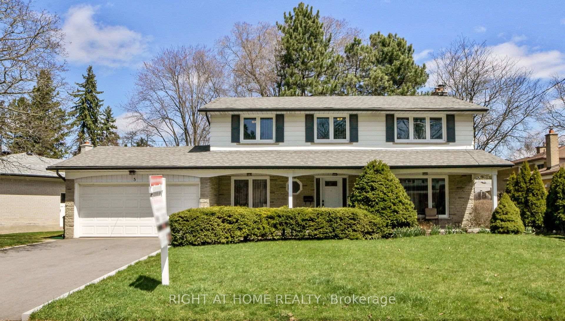 Toronto's Hidden Gem ! Welcome to this beautiful home nestled in one of North York's most sought after, family friendly enclaves surrounded by multi million dollar homes.