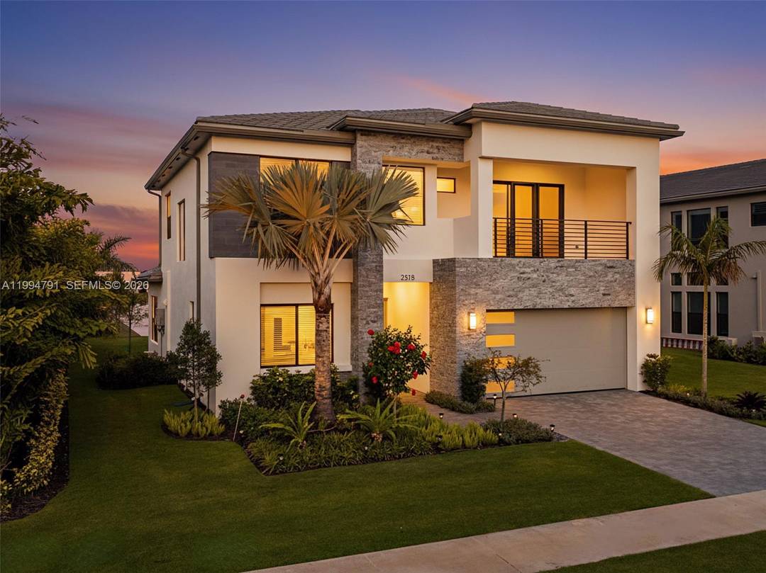 Perfectly positioned on lakefront lot 77 within Boca s exclusive Lotus Edge, this exceptional Samoa Premium residence offers a prime setting, privacy, and a clean contemporary aesthetic finished in a ...