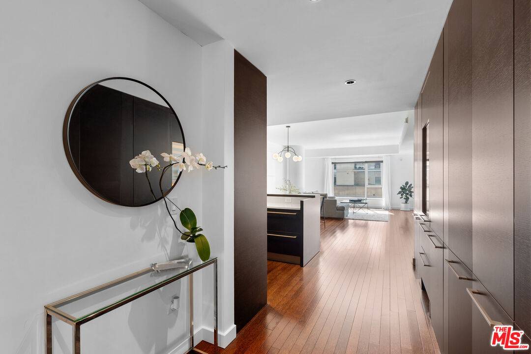 6250   Hollywood Blvd 2BR Hollywood Hills East La