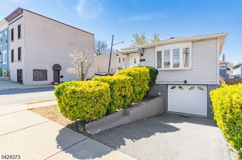 Welcome to 1701 79th Street in North Bergen !