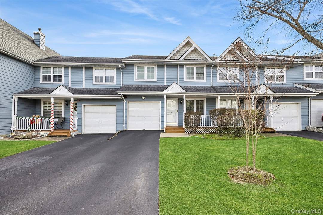 Welcome to this beautifully maintained Avon Model Townhouse offering comfort, space, and an easy lifestyle.