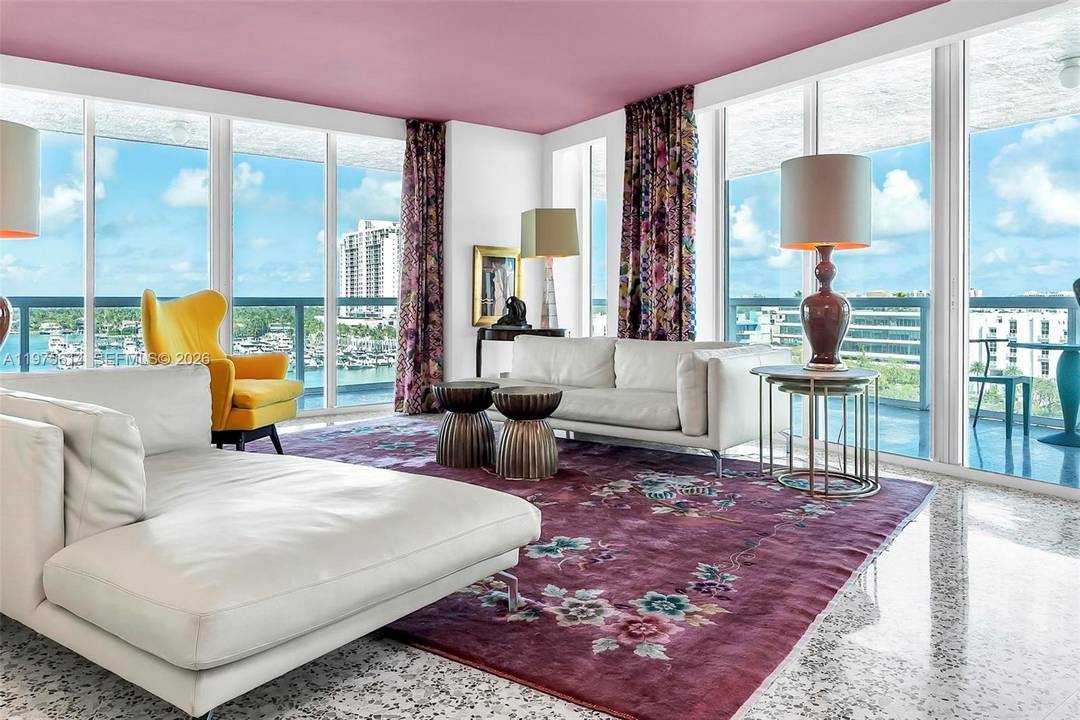 Don t miss your chance to own this coveted 04 line corner unit at the Grand Venetian.