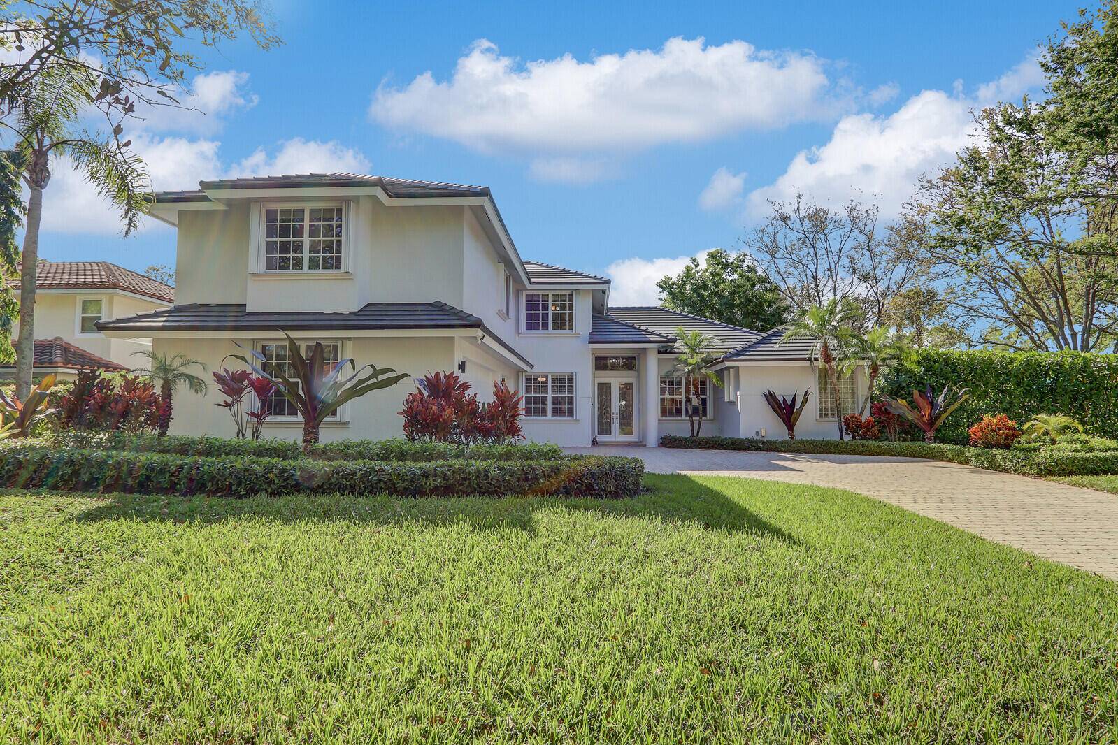Hidden gem in North Fork gated community.