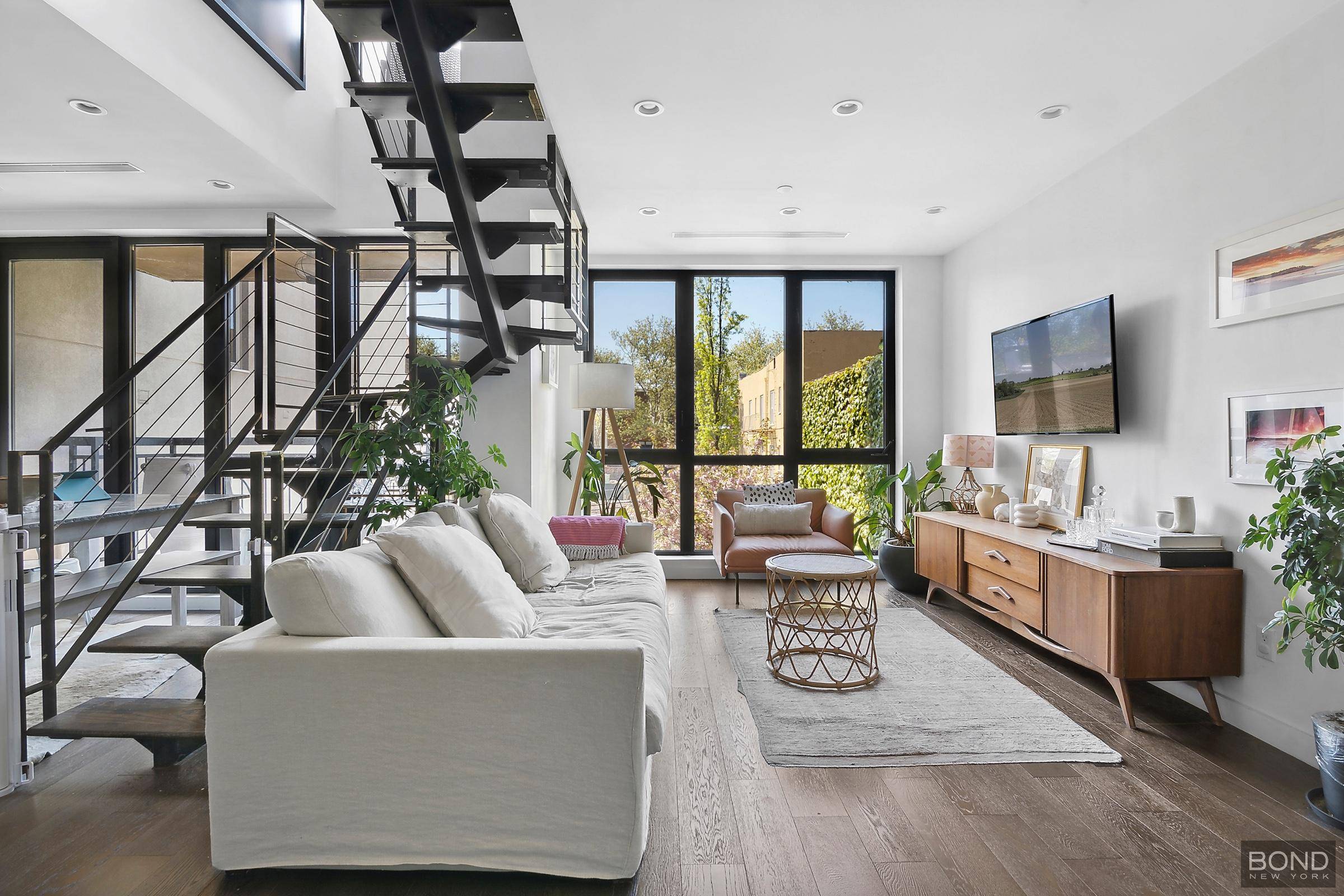 2BR 1. 5BA Duplex Condo with Private outdoor space in Williamsburg !