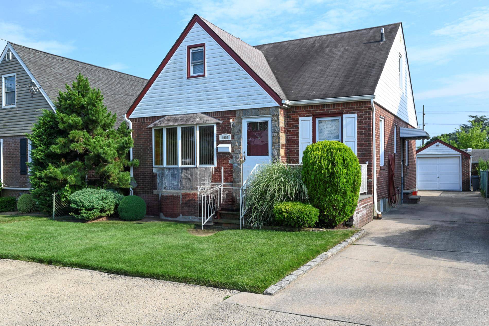 Great Home In The Franklin Square School District, Nice Size Living Room and Kitchen, Has Full Finished Basement With Outside Entrance, and a New Gas Boiler, House Is In Move ...
