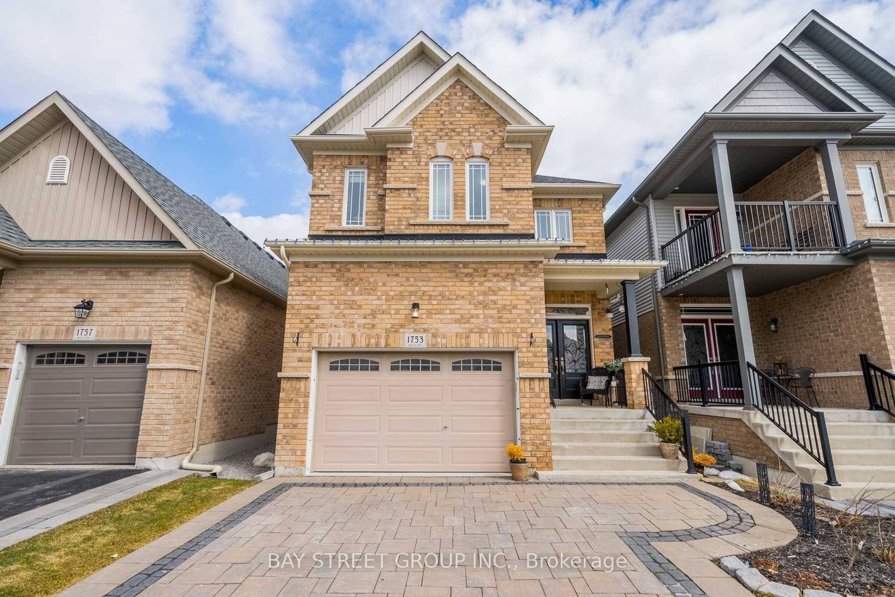 Absolutely Gorgeous Home, Located In A Family Friendly Sought After Neighbourhood !