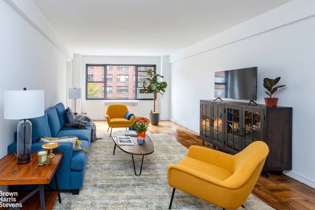 Classic Scale, Endless Light, and Opportunity on UES Tucked at the end of a beautifully renovated hallway, Residence 6E offers classic, grand proportions in a well established Upper East Side ...