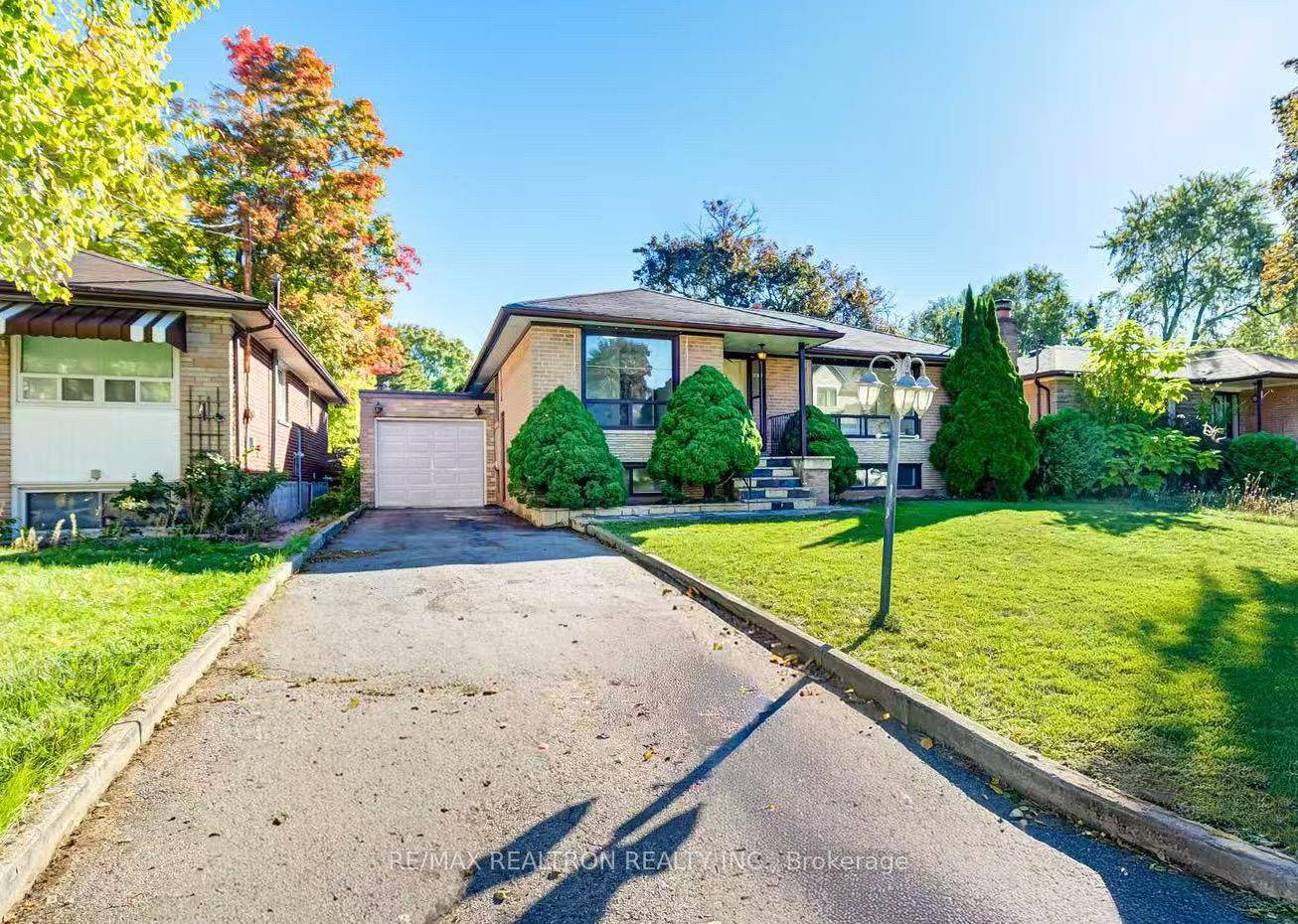 Stunning Large Bungalow W Premium Clean 51 X 117 Lot.