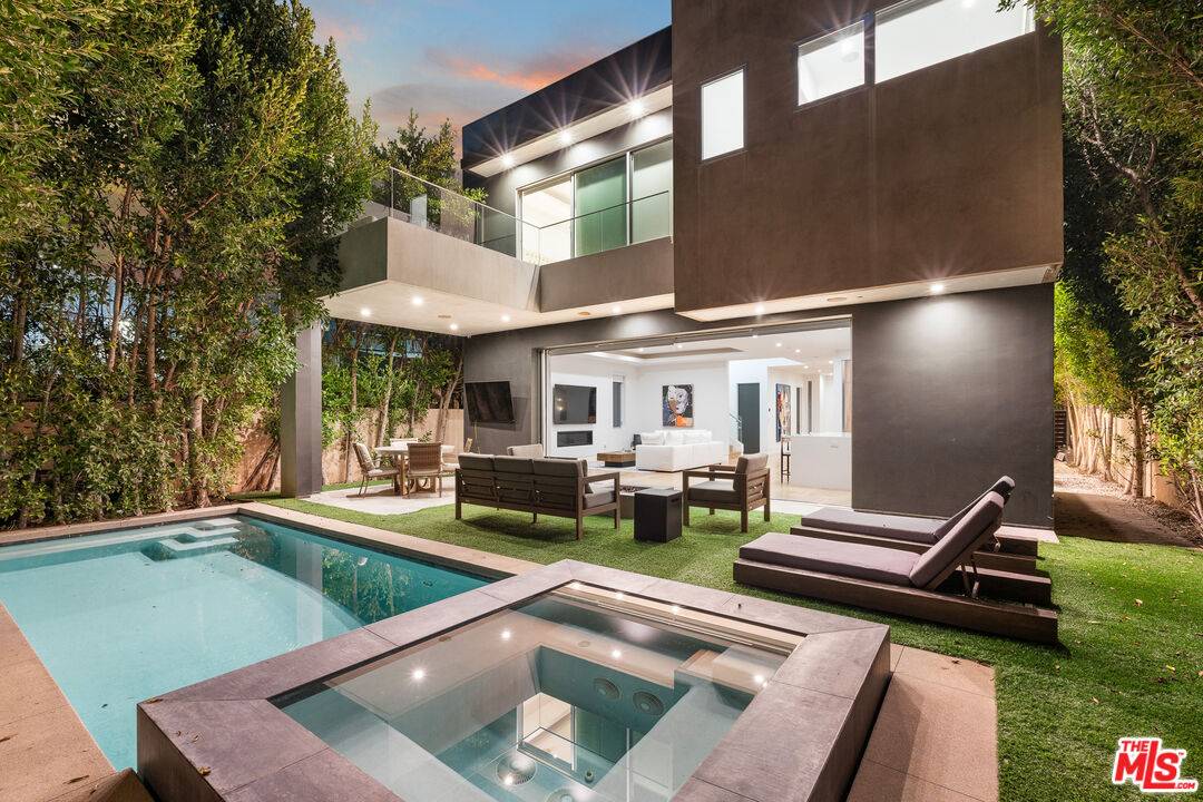 637 N Gardner St 5BR Hancock Park La
