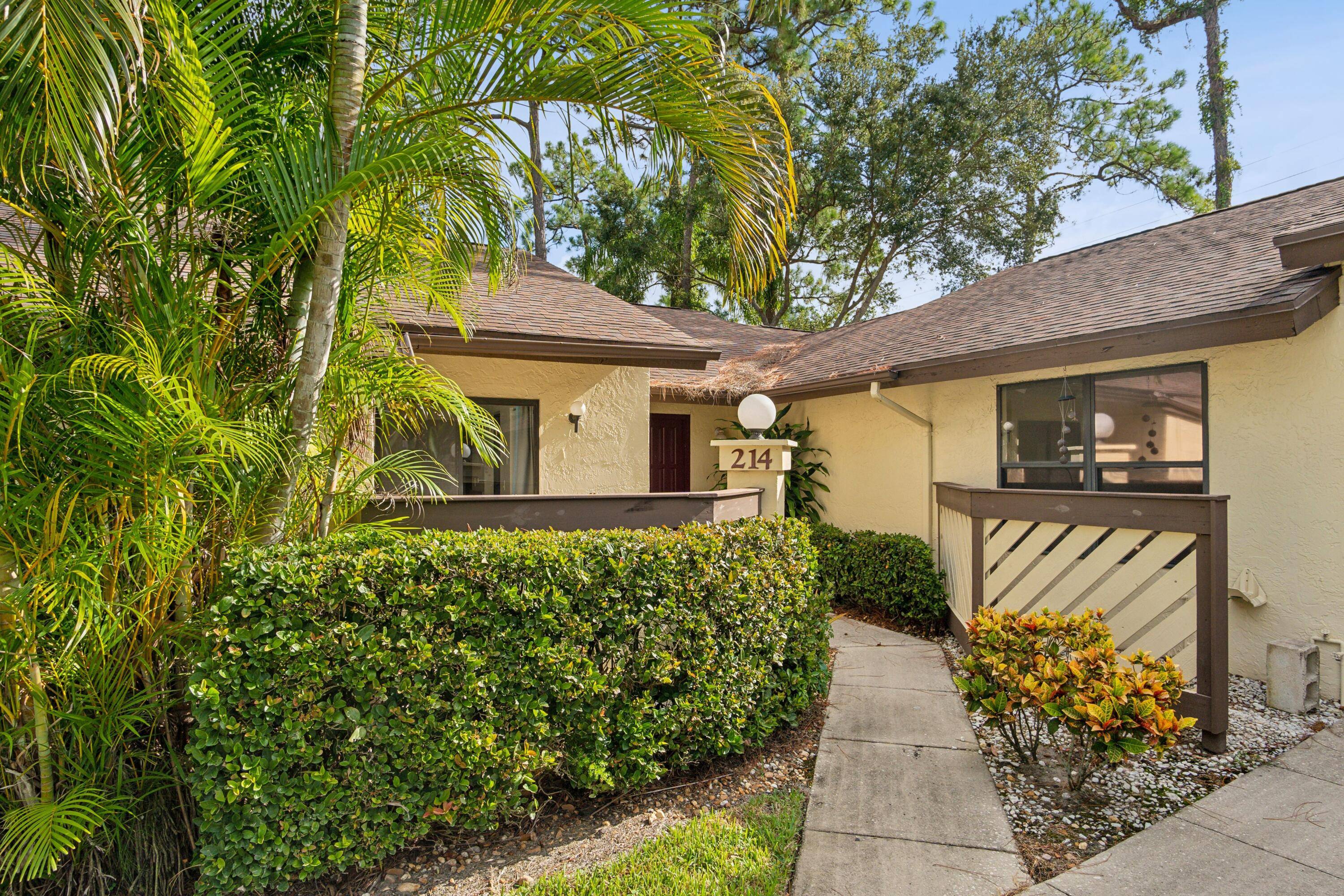 Lovely Spacious 2 2 Villa with Enclosed Lanai and a Large Front Patio.