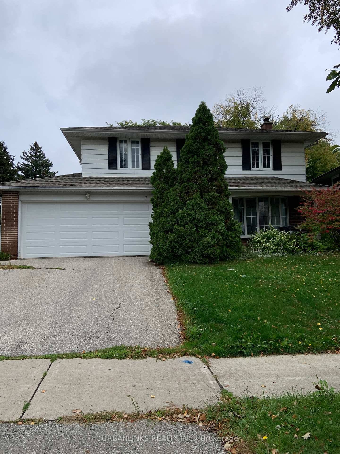 Gorgeous Family Home In High Demand Henry Farm Neighbourhood, Quiet and Steps To Walking Trails.