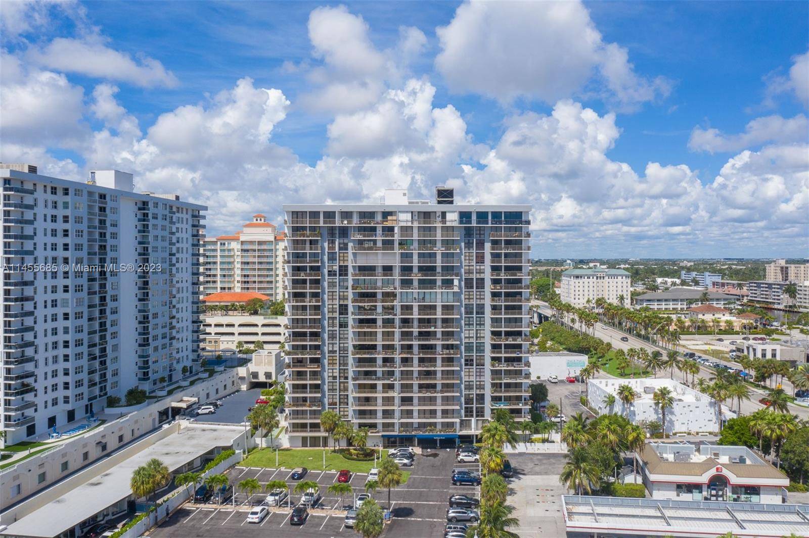 SPACIOUS 2BED 2BATH IN LUXURY HIGH RISE BUILDING.
