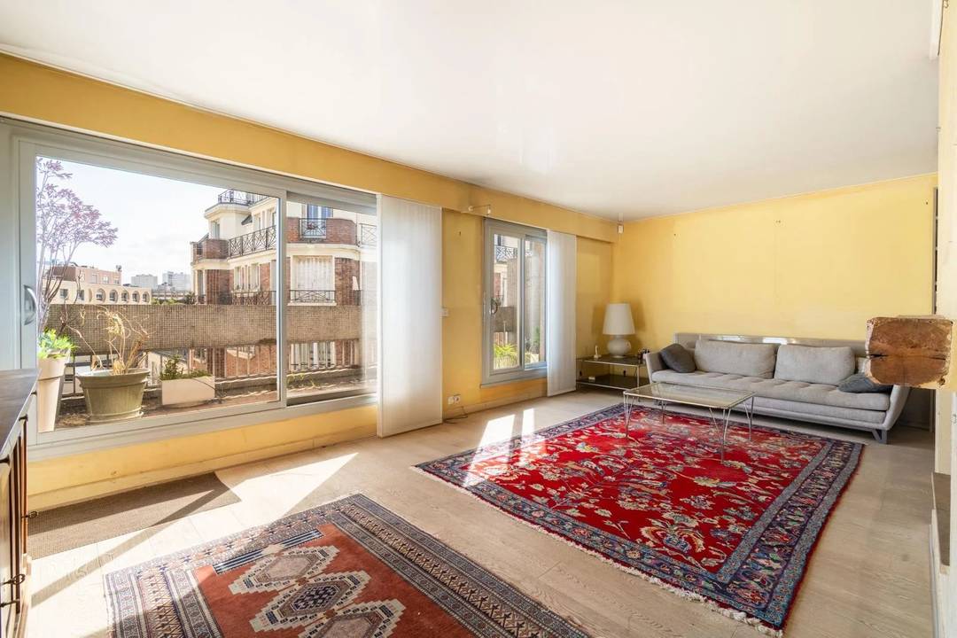 PARIS XIIIème, limitrophe Vème : Duplex familial en dernier étage avec terrasses.