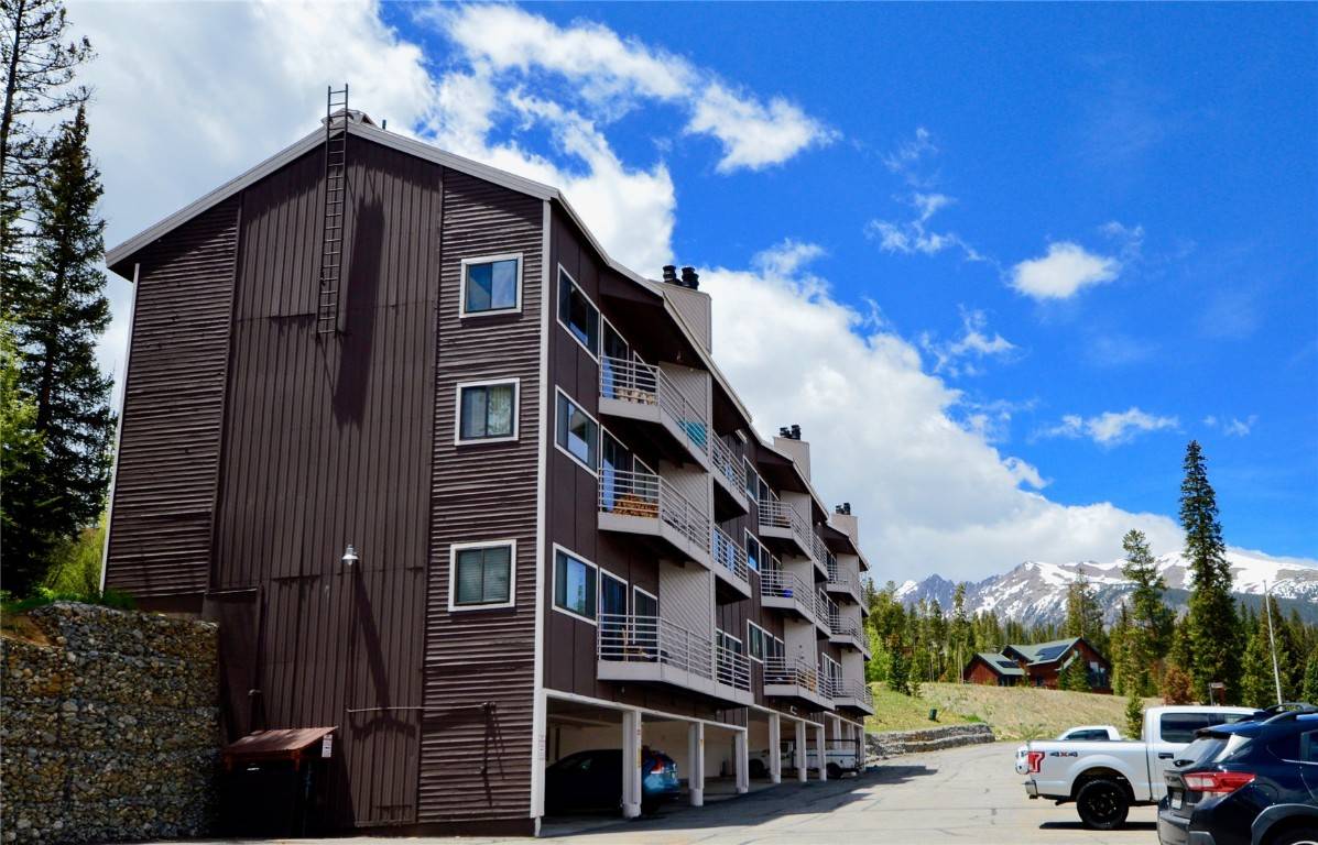 The perfect condo for an outdoor enthusiast !