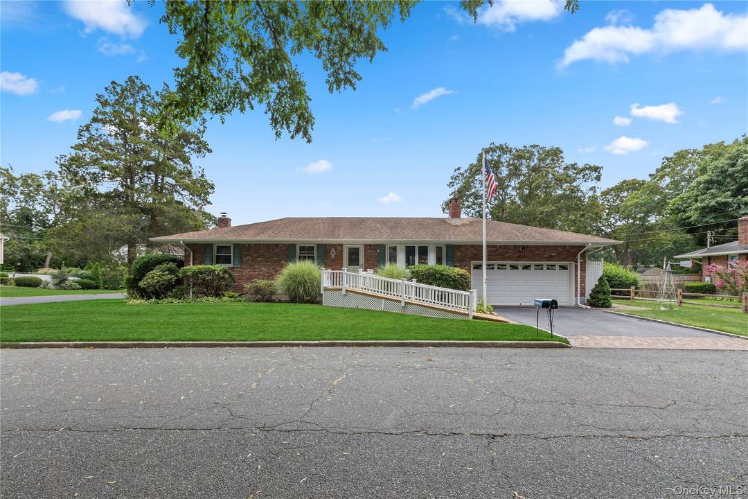 Beautifully maintained 3 bed, 2 bath ranch set on a corner lot just shy of a quarter acre, across from a tranquil land greenbelt, this Sayville home offers privacy and ...