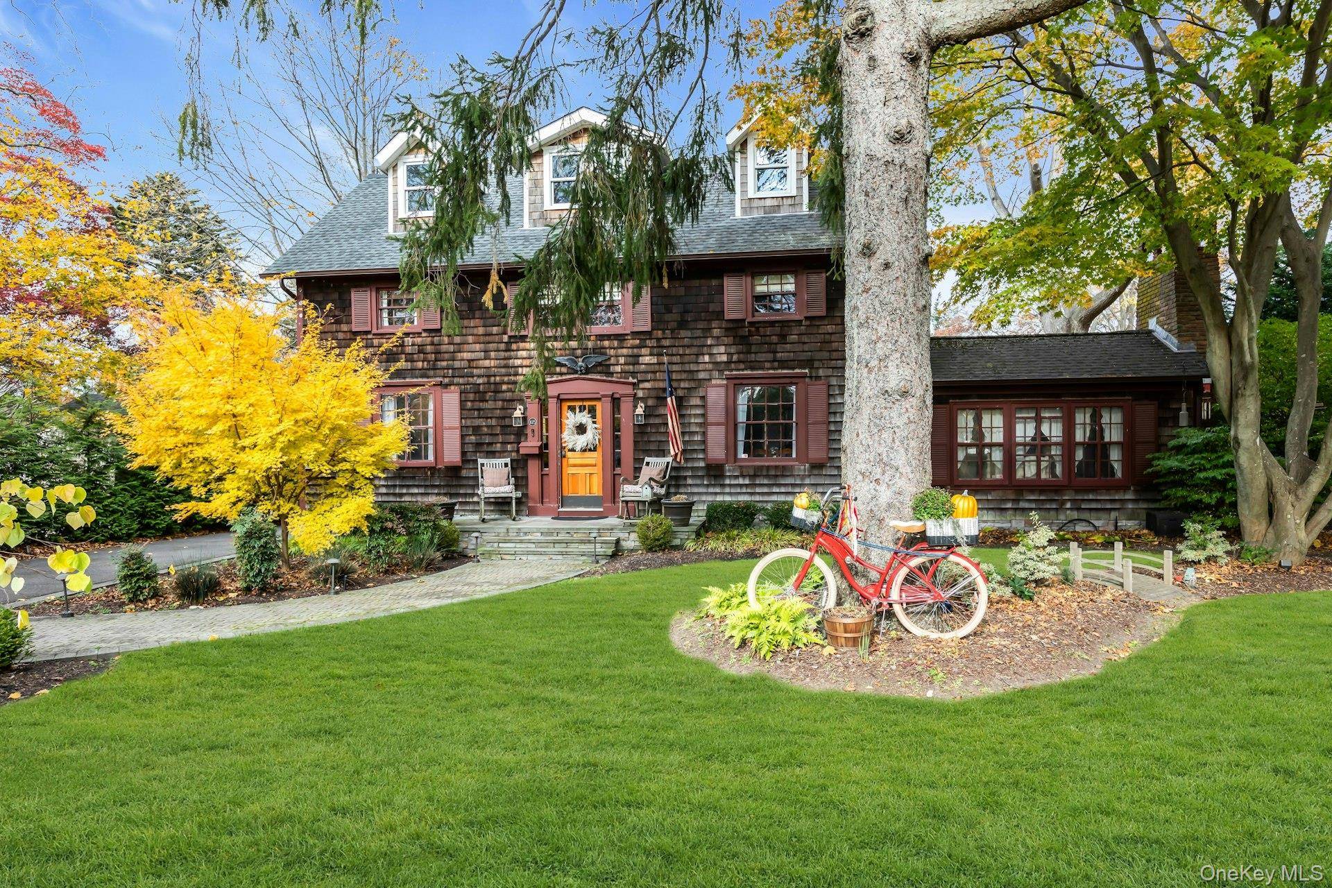 Picture perfect Federal Colonial home, fully furnished and turn key in beautiful Bayport ready to be leased.