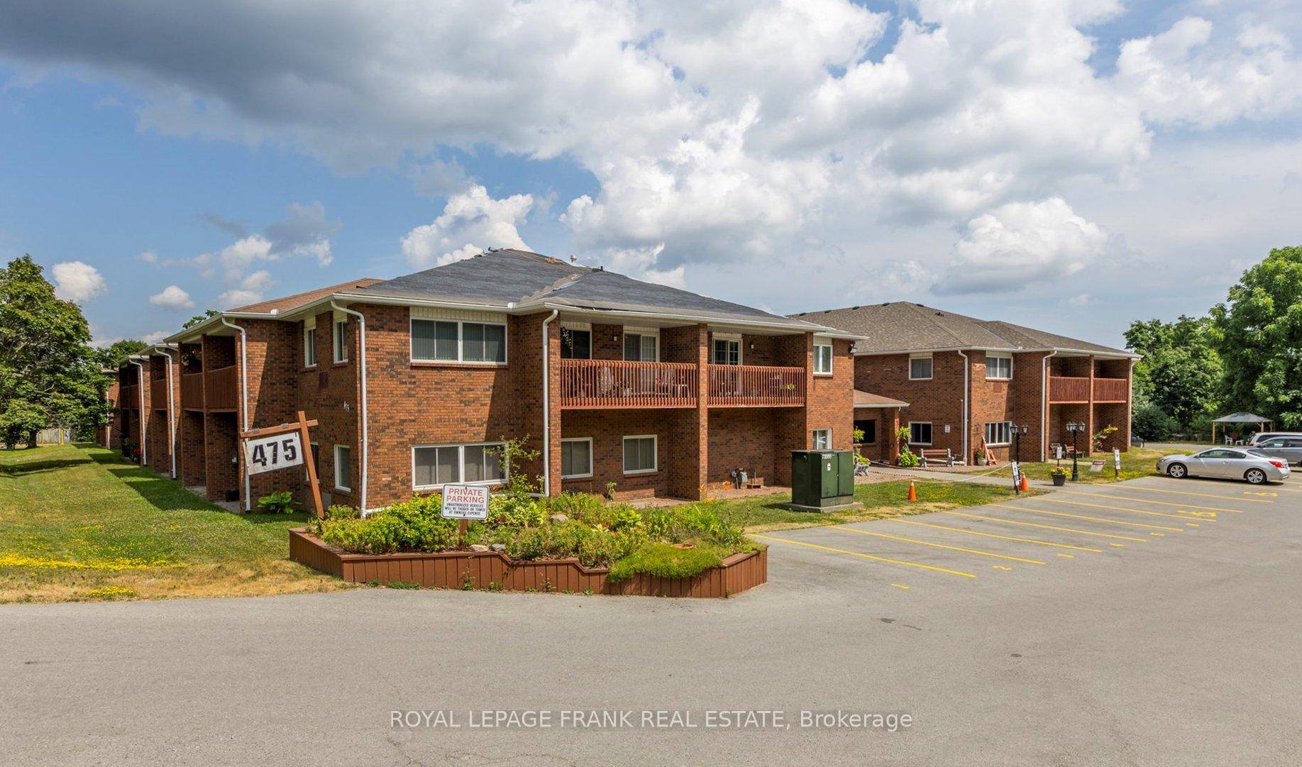 Experience the best of adult living at the highly desirable Jackson Park Villas !