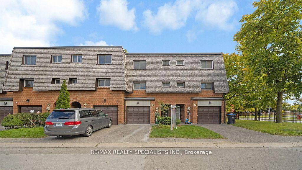 Absolutely stunning, fresh welcoming home with brand new Laminate flooring all over.