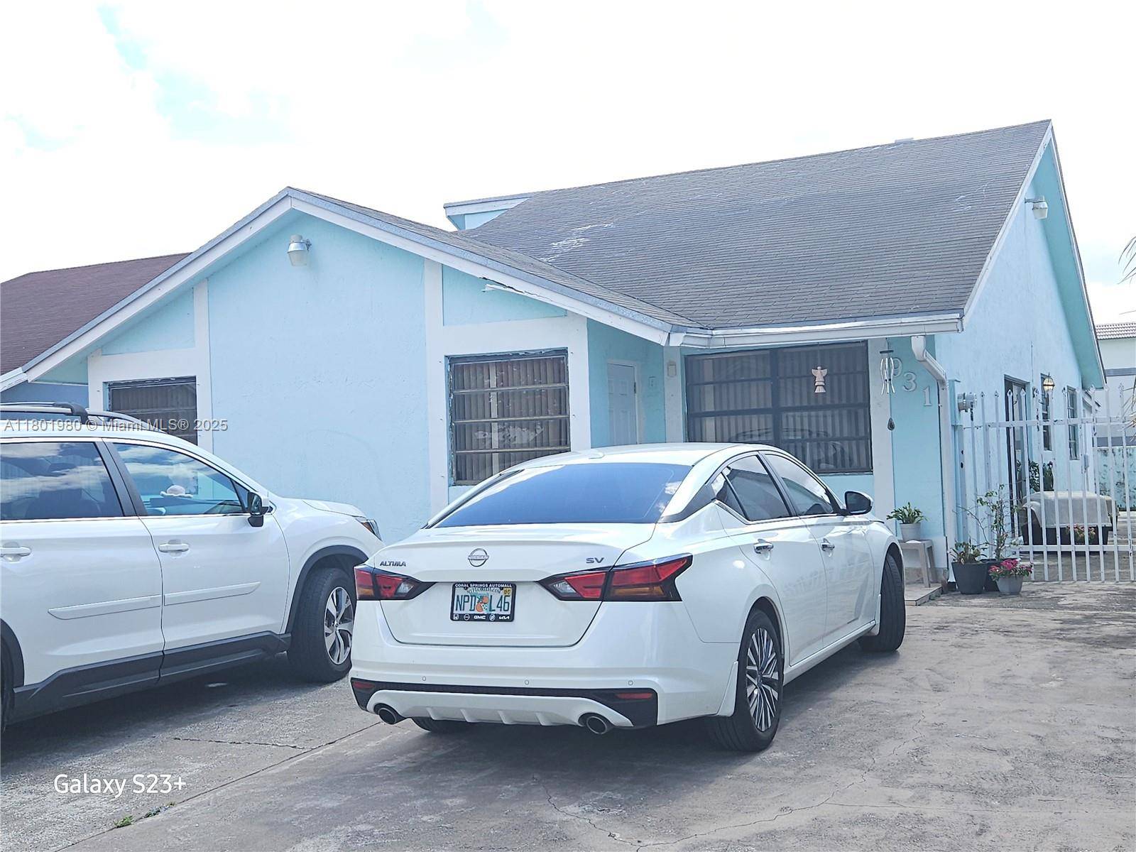 Charming Property in Prime Location Nestled in an excellent neighborhood, Next to majors express ways waking distance to Shopping center ; this property offers great potential for customization and updates.