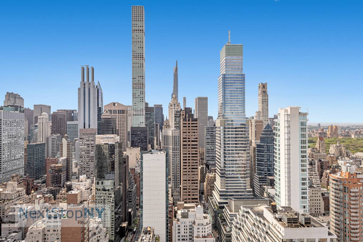 Penthouse in the Sky A Rare One Bedroom with Terrace and Iconic Views Experience luxury living with a sophisticated edge in this penthouse in the sky an expansive one bedroom, ...