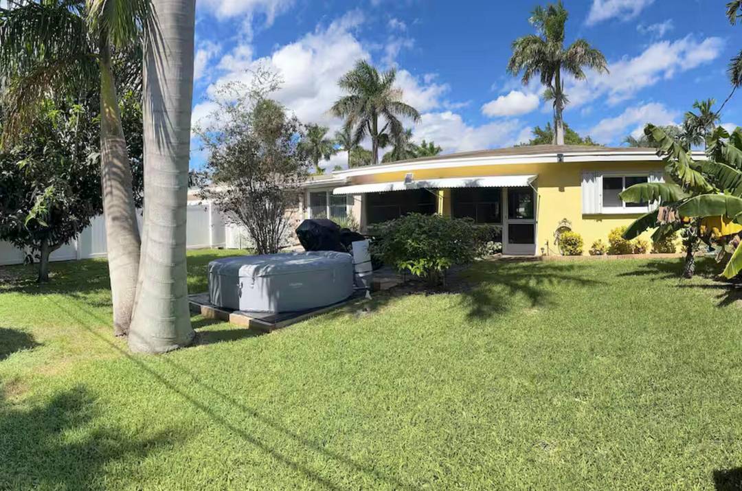 Welcome to this spacious updated Duplex perfect for owner Occupancy or Investment !