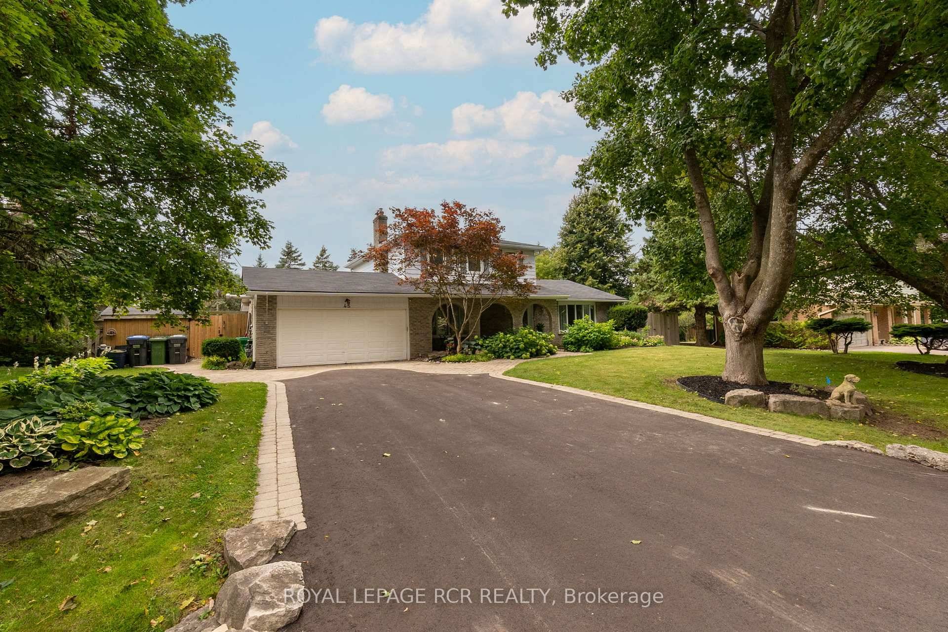 Welcome Home to this charming and sought after community in Palgrave.