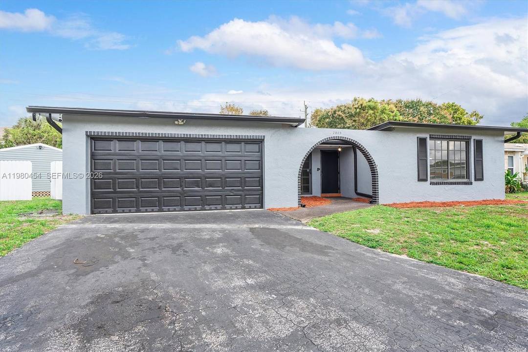 RARELY AVAILABLE VERSATILE POOL HOME IN THE KNOLLS with NO HOA !