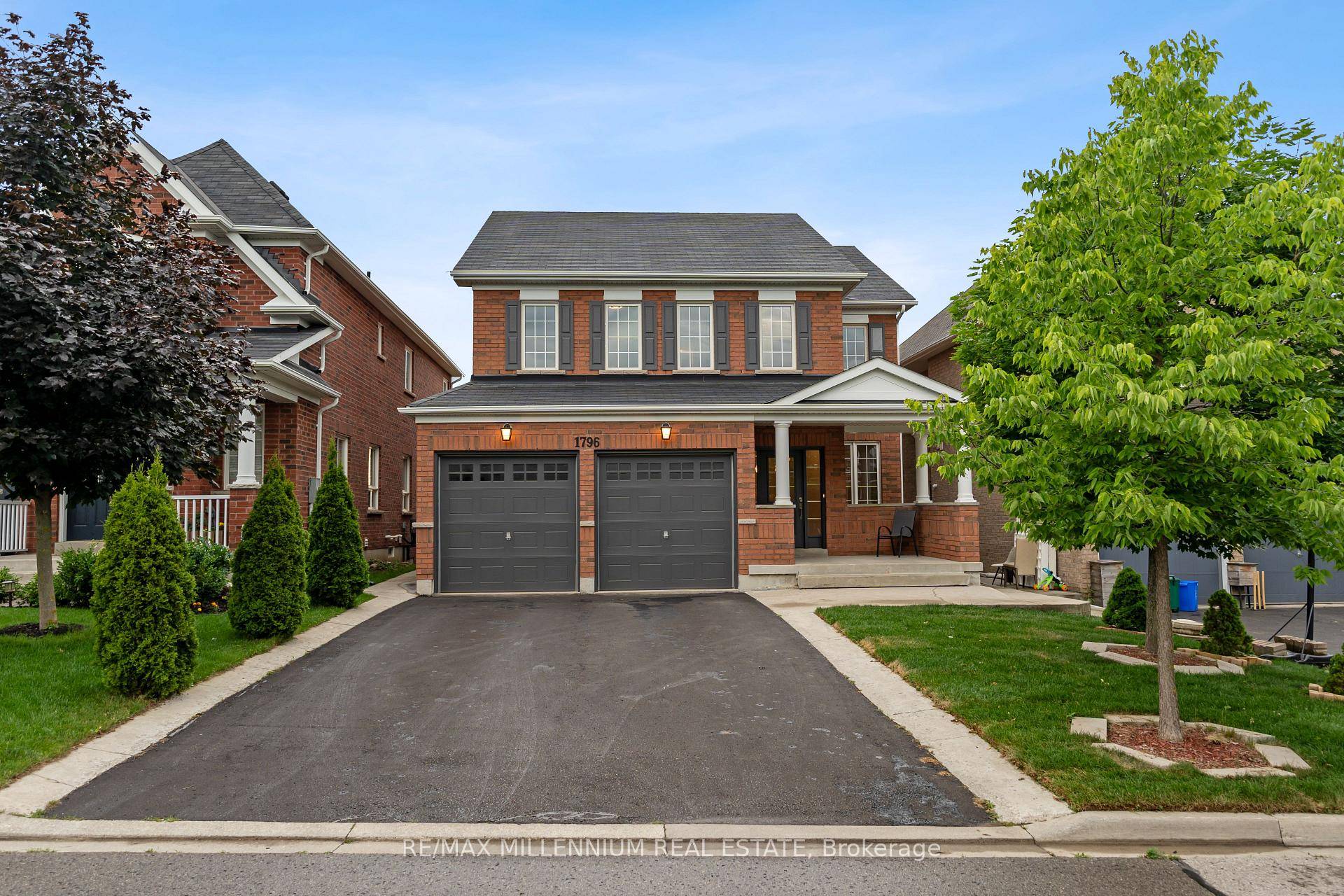 Bright, Spacious, Freshly Painted, 4 Bedrooms, 5 Bathrooms, Family Home with finished walkout basement located in the Park Ridge Community in North Oshawa is walking distance to top rated public ...