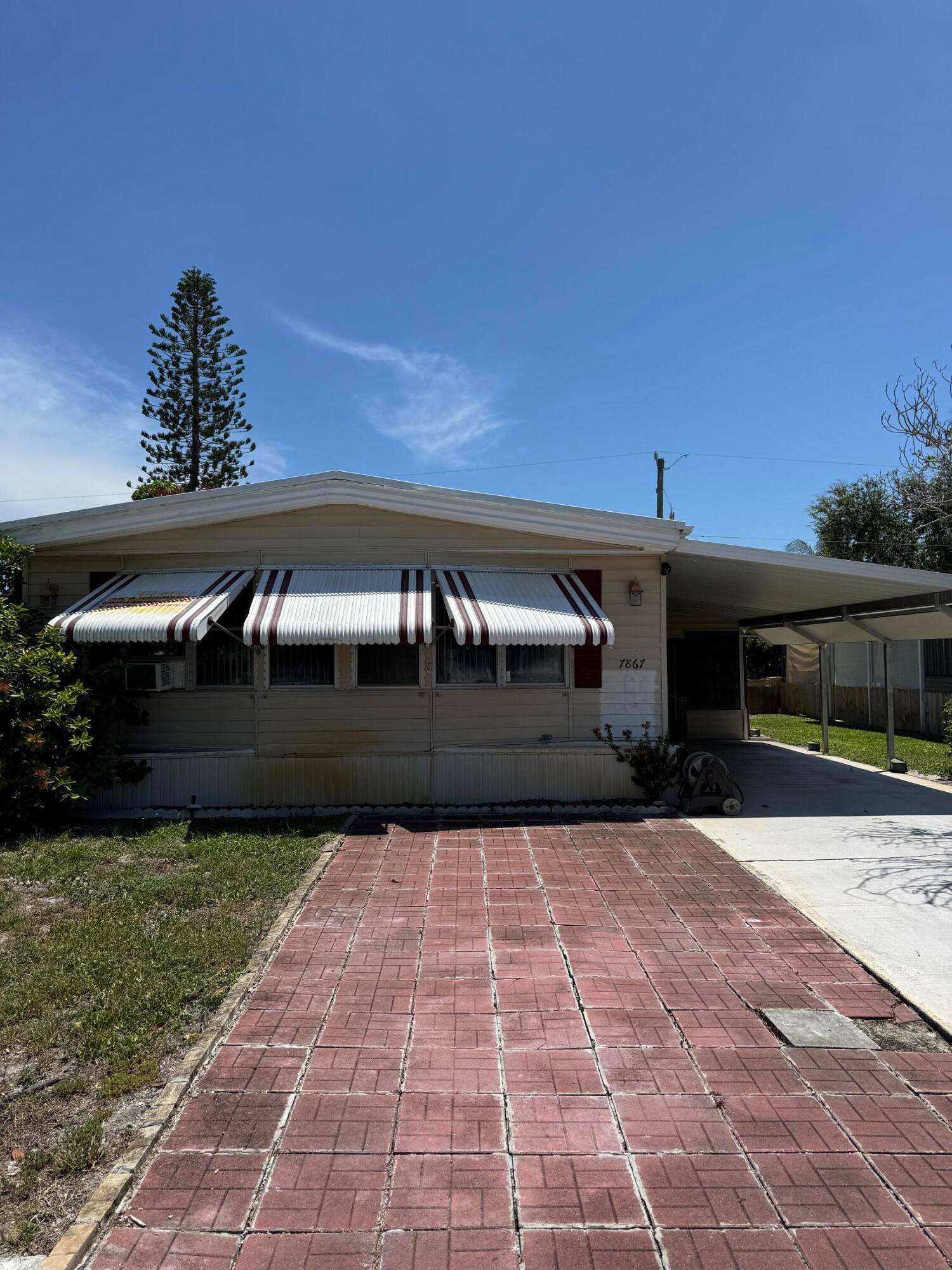 Welcome to this spacious 2bed 2bath manufactured home offering 1, 440 square feet of comfortable living space.