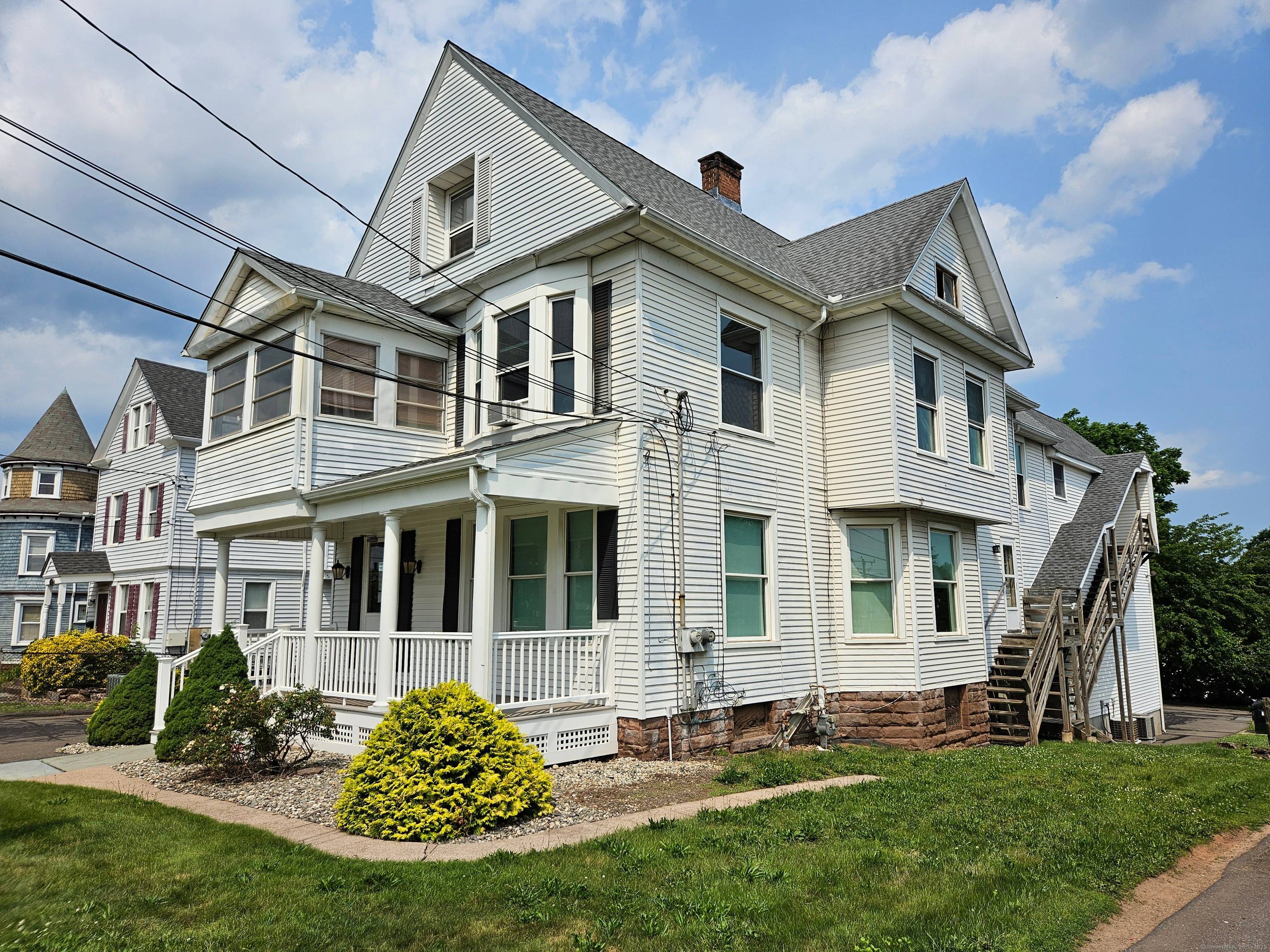 Continued office, retail, mixed use or multifamily conversion possible The charming income producing home to office conversion with a 3 car garage located at 198 South Main St in Middletown ...
