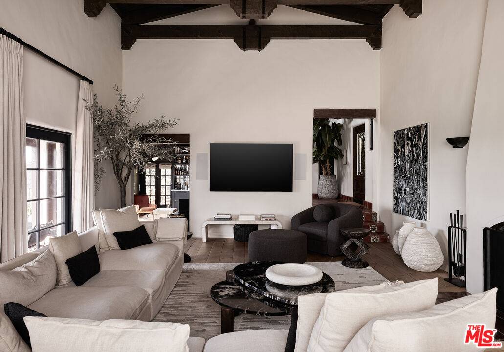 7902 Fareholm Dr 3BR Hollywood Hills East La