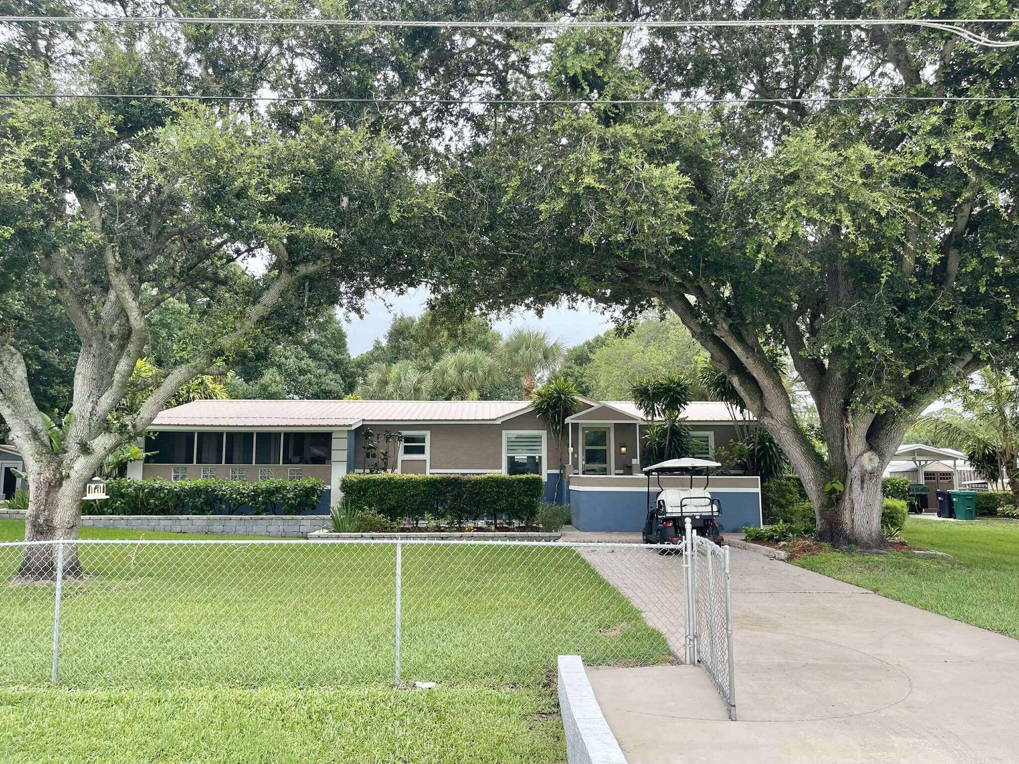 Escape to your own Florida retreat !