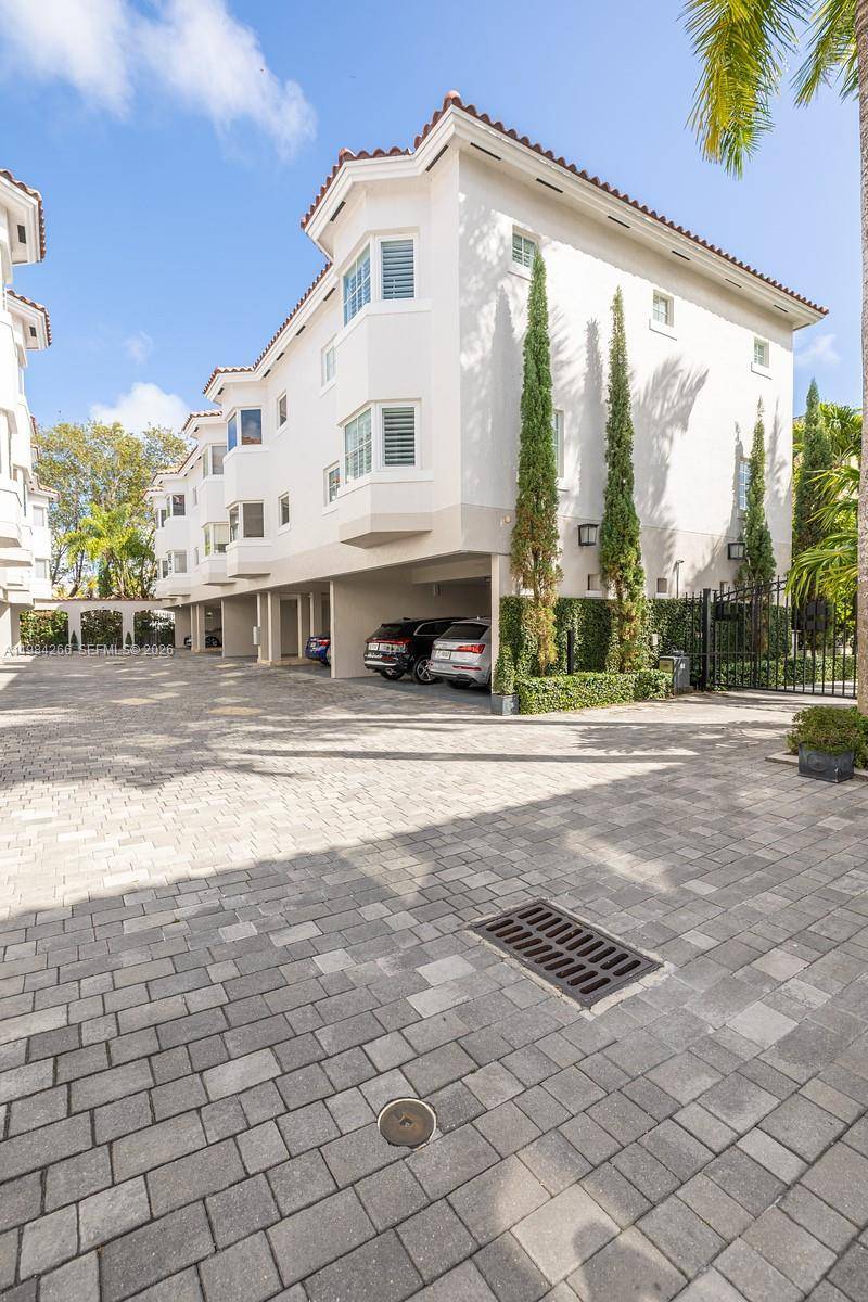 Elegant Tri Level Townhome in the Heart of Coral Gables Step into refined living with this beautifully renovated tri level townhome, perfectly situated in one of Coral Gables most desirable ...
