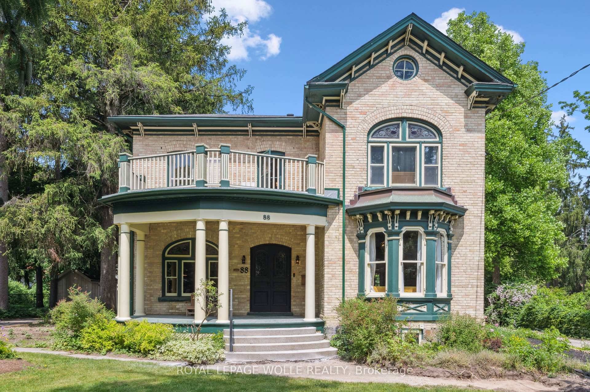 Welcome to 88 William Street West THE HILLIARD HOUSE !