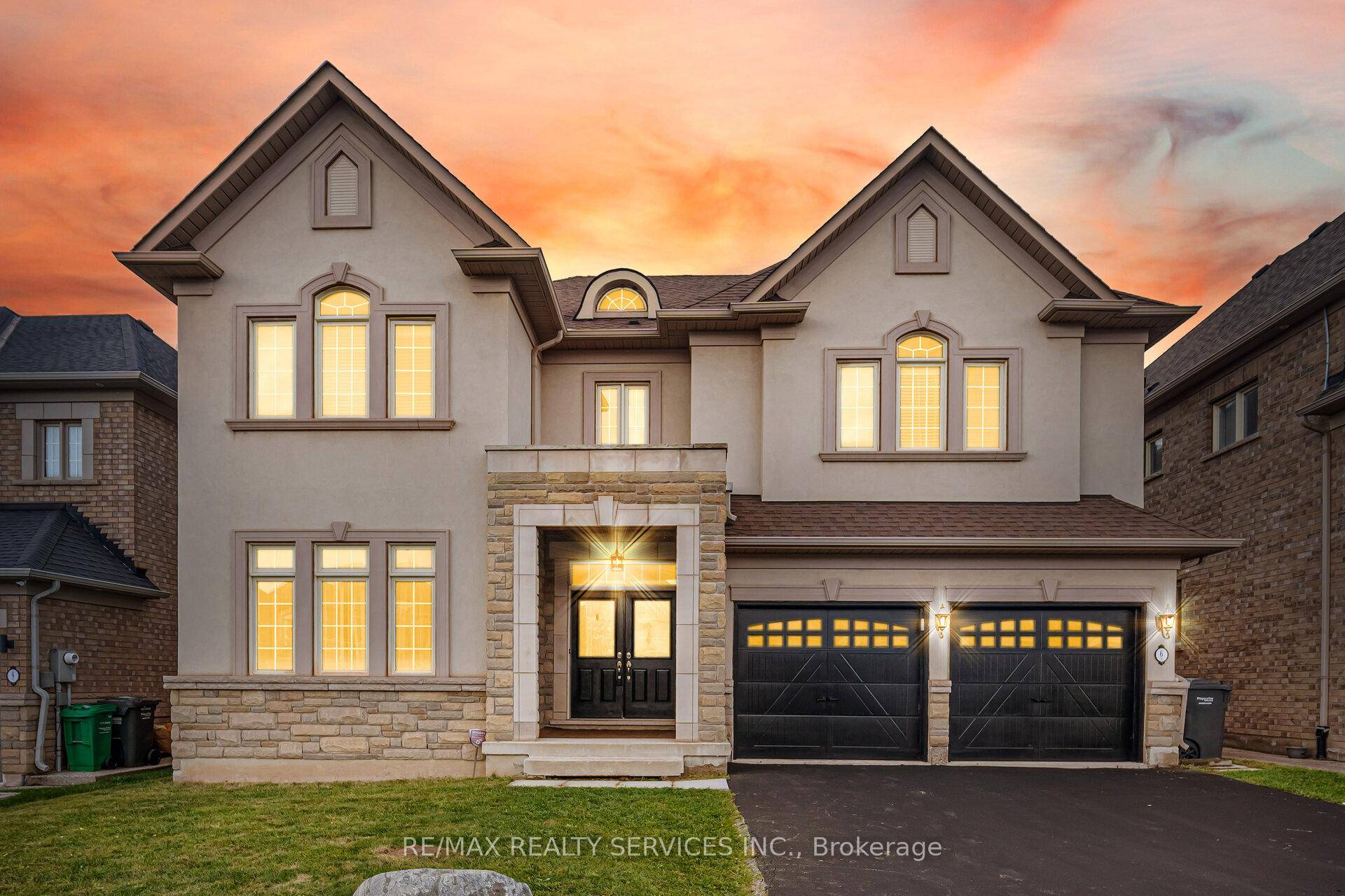 Welcome to this Magnificent Executive Home in Credit Valley !