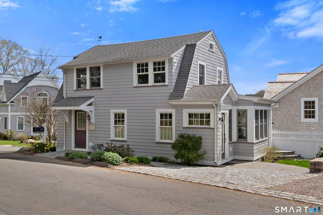 Set in one of Connecticut's most charming and picturesque waterfront communities, this beautifully furnished 3 bedroom home offers the perfect opportunity to enjoy a relaxed coastal lifestyle.
