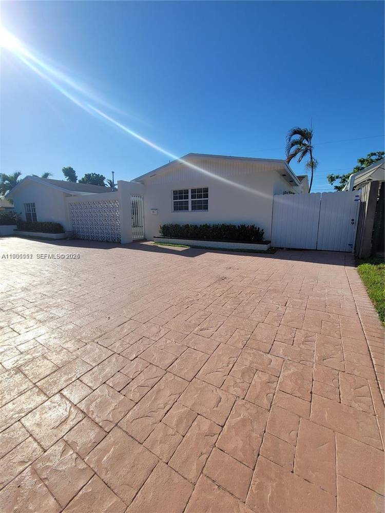 An excellent home with a pool is for sale in the best area of ?