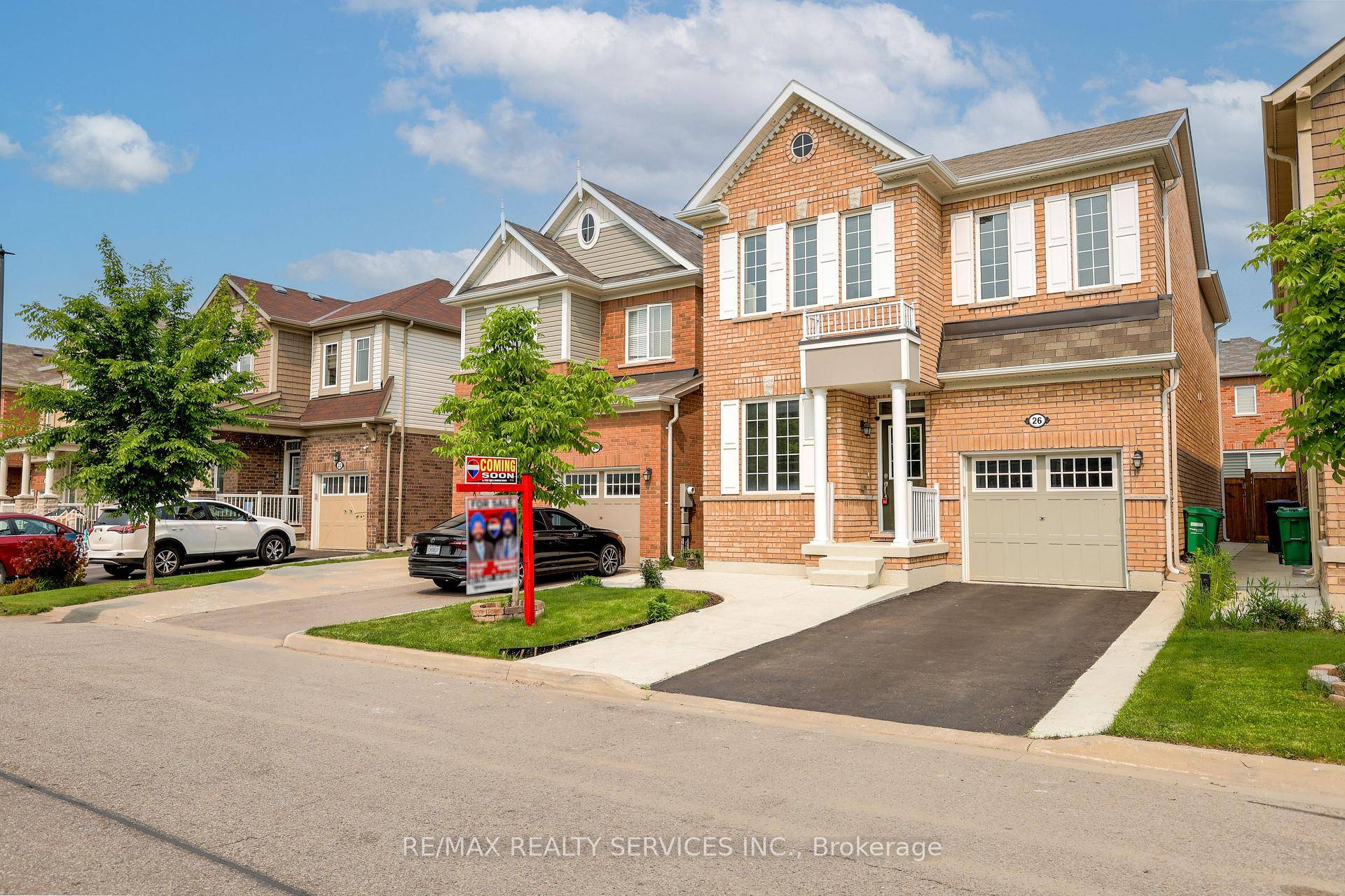 Absolutely Stunning ! ! 4 Bedroom 3 Washrooms Detach Home Fully Brick House with No Sidewalk Extended Driveway Very Functional Layout with Separate Office on Main Floor in the front, ...