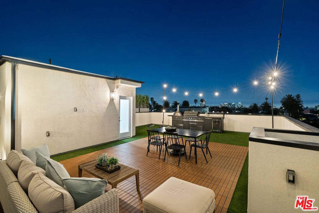 542 1/2 N Serrano Ave 4BR Mid Wilshire La
